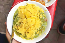 Khách Mỹ lần đầu ăn món cháo lạ giá rẻ ở Hải Phòng, muốn ăn phải đến từ sớm