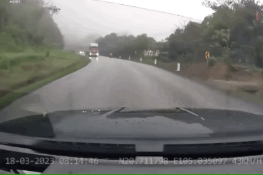 VinFast VF 8 bị xe container "vả" trúng, cộng đồng tò mò túi khí có bung?