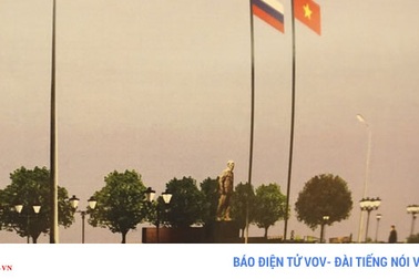 Tượng Đài Bác Hồ trên thành phố quê hương Lenin - Ulianovsk​