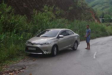 Tài xế taxi hiếp dâm bé gái 13 tuổi ngay trên ô tô