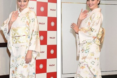 Miranda Kerr xinh đẹp với kimono