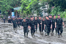 Gần 100 CSCĐ hỗ trợ người dân sau sự cố vỡ bờ đập hồ chứa nước thải