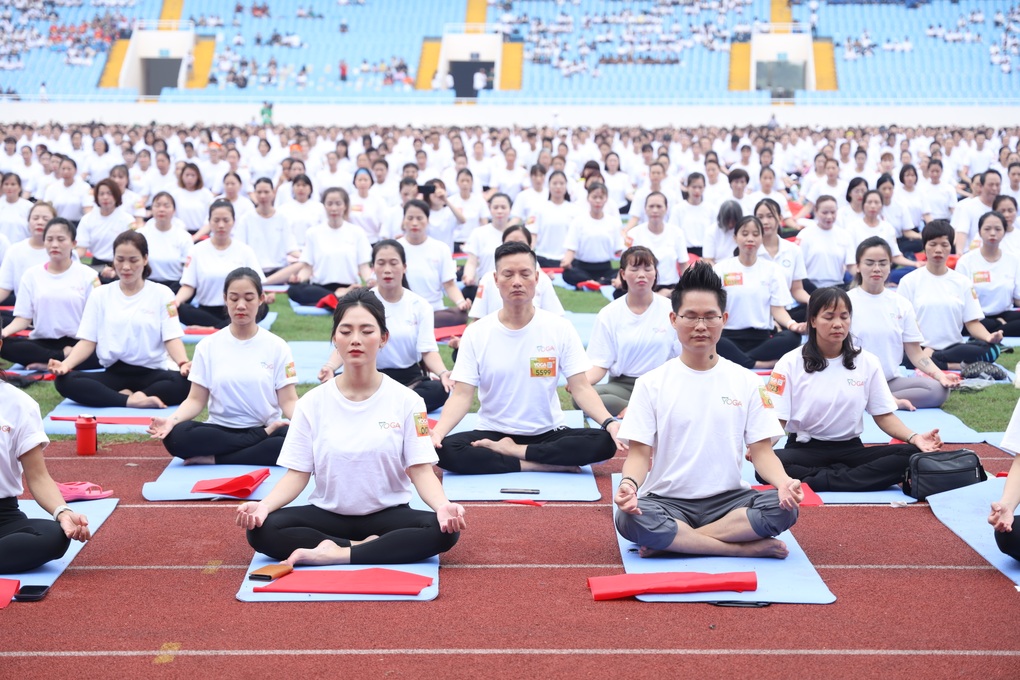 Cặp đôi huấn luyện viên yoga tham gia đồng diễn, xác lập kỷ lục Việt Nam - 10