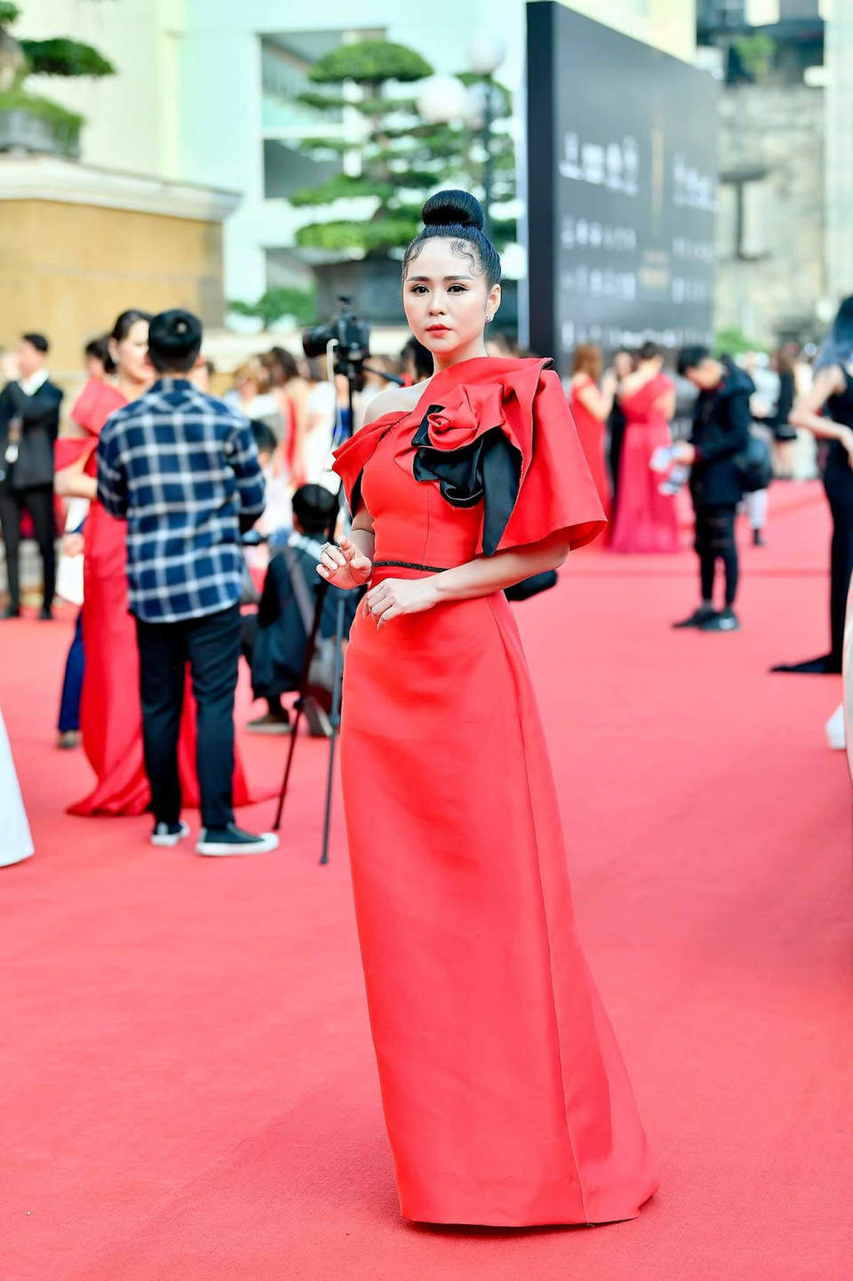 Bùi Thanh Hương xuất hiện nổi bật chiếm trọn spotlight trên thảm đỏ Khơi nguồn vẻ đẹp Việt - 2 Bùi Thanh Hương xuất hiện nổi bật chiếm trọn spotlight trên thảm đỏ Khơi nguồn vẻ đẹp Việt - 2