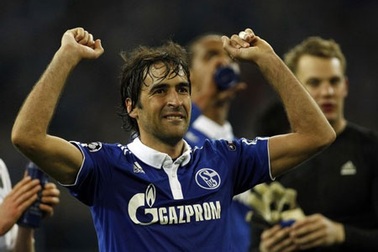 Ferguson tiết lộ Raul suýt nữa về MU