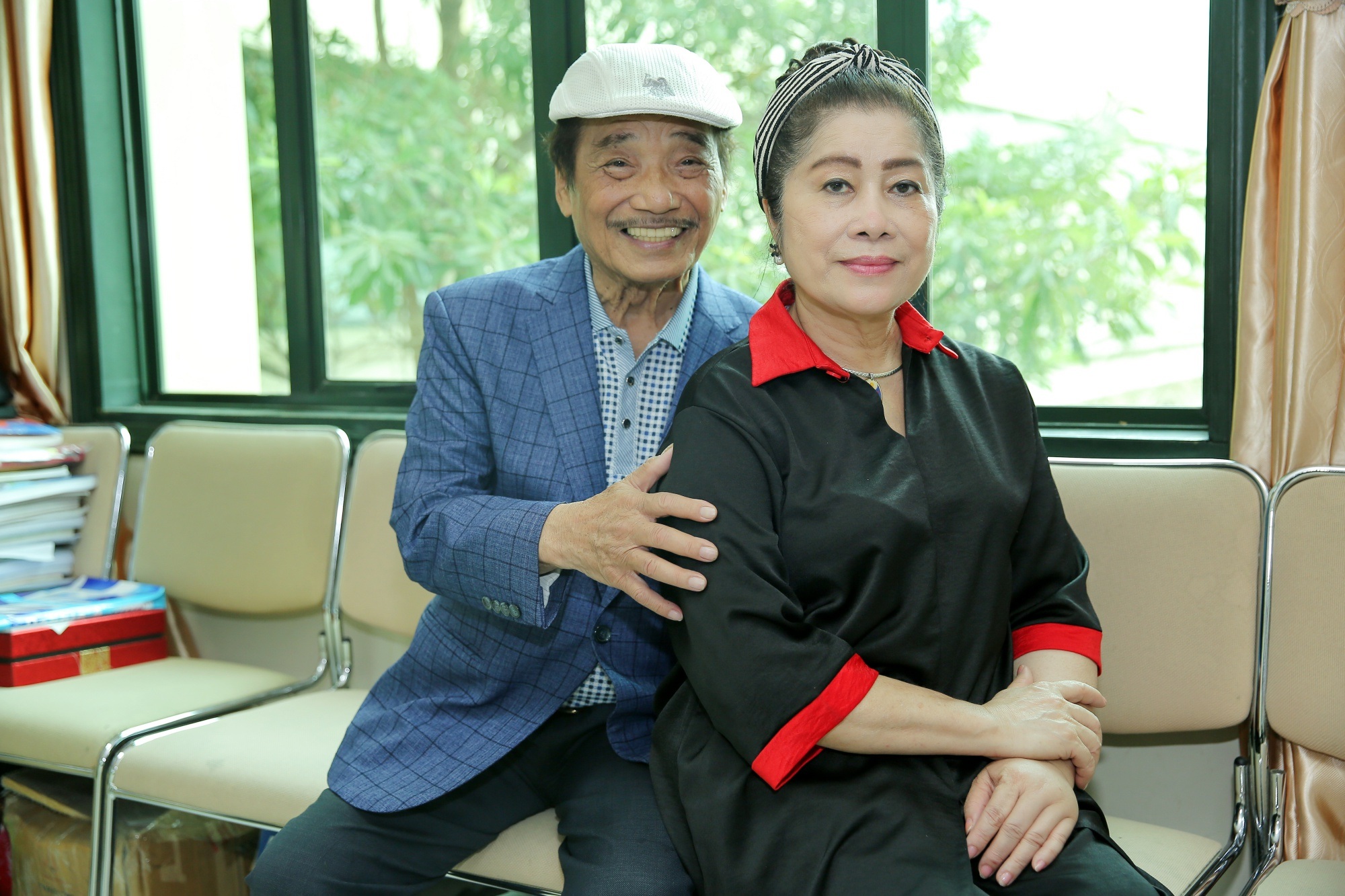 Vợ kém 18 tuổi làm thư ký cho NSND Trần Hiếu ở tuổi U90 - 4