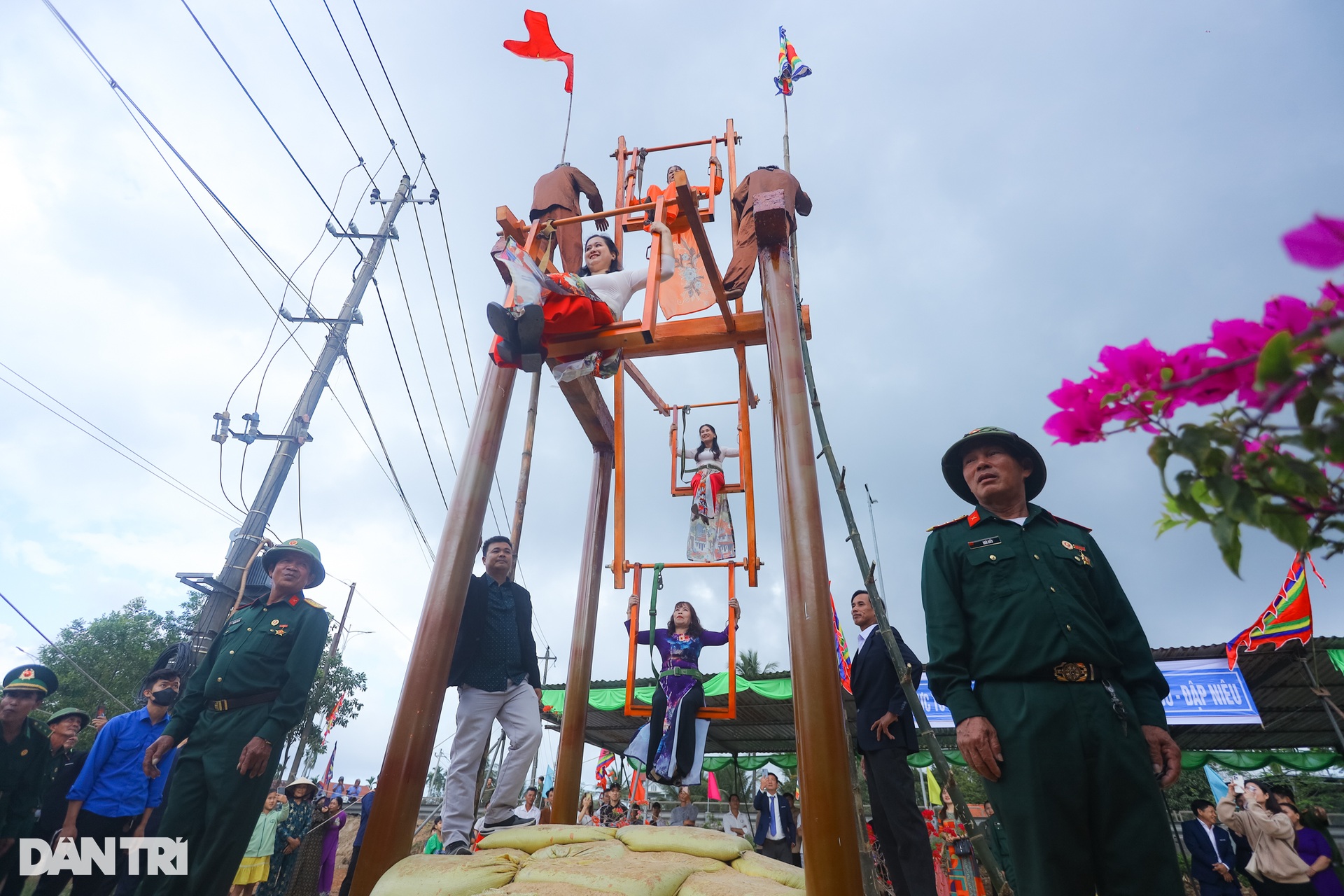 Phục dựng trò chơi hơn 300 năm ở Thừa Thiên Huế - 2 Phục dựng trò chơi hơn 300 năm ở Thừa Thiên Huế - 2