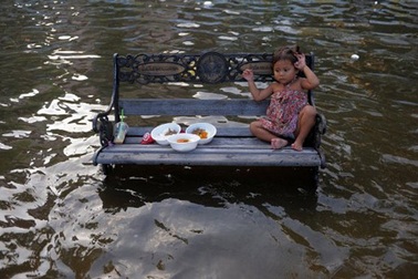 Những hình ảnh ấn tượng về lụt lội Bangkok