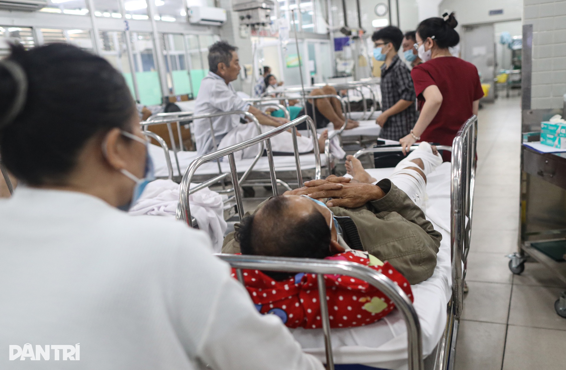 Nước mắt người đàn ông lâm nạn khi sắp về với vợ con: Tôi mất Tết rồi - 8 Nước mắt người đàn ông lâm nạn khi sắp về với vợ con: Tôi mất Tết rồi - 8