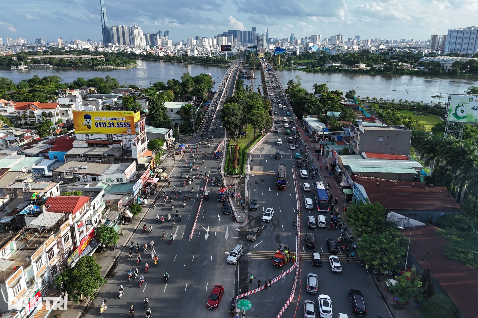 Cận cảnh ngày đầu cấm ô tô qua cầu Bình Triệu 1 ở TPHCM - 5 Cận cảnh ngày đầu cấm ô tô qua cầu Bình Triệu 1 ở TPHCM - 5