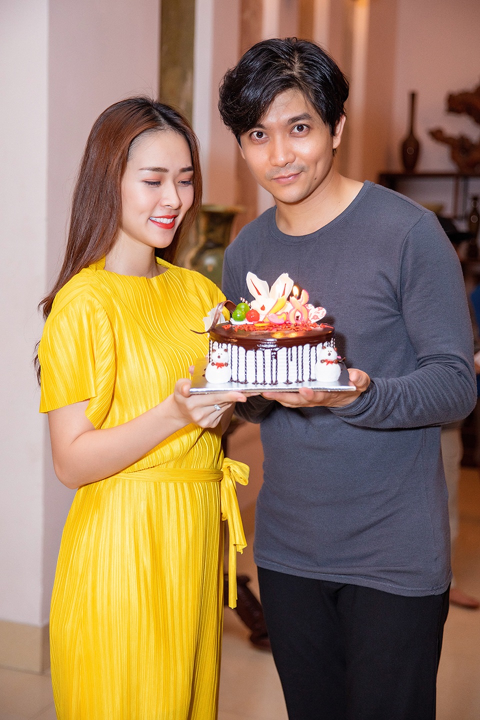 Đạo diễn Nguyễn Nhật Trung thị phạm cho Diệp Bảo Ngọc - 5 Đạo diễn Nguyễn Nhật Trung thị phạm cho Diệp Bảo Ngọc - 5