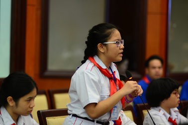 Học sinh Sài Gòn sợ xe buýt đi ẩu, hãi kênh bốc mùi!