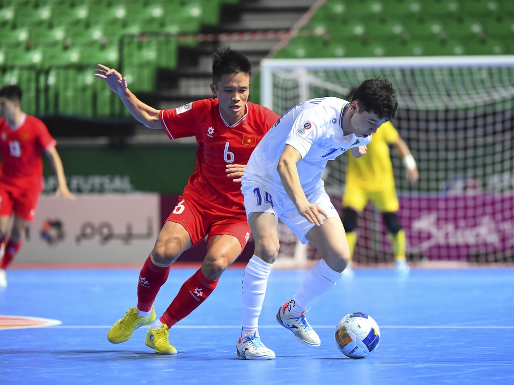 Đội tuyển futsal Việt Nam thua ngược Uzbekistan ở phút cuối cùng - 2 Đội tuyển futsal Việt Nam thua ngược Uzbekistan ở phút cuối cùng - 2