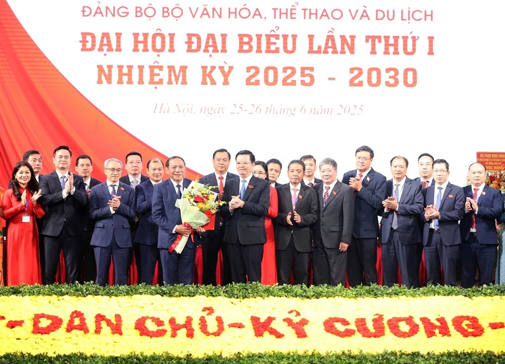 Ban Chấp hành Đảng bộ Bộ VH-TTDL nhiệm kỳ 2025-2030 gồm 32 người - 1 Ban Chấp hành Đảng bộ Bộ VH-TTDL nhiệm kỳ 2025-2030 gồm 32 người - 1