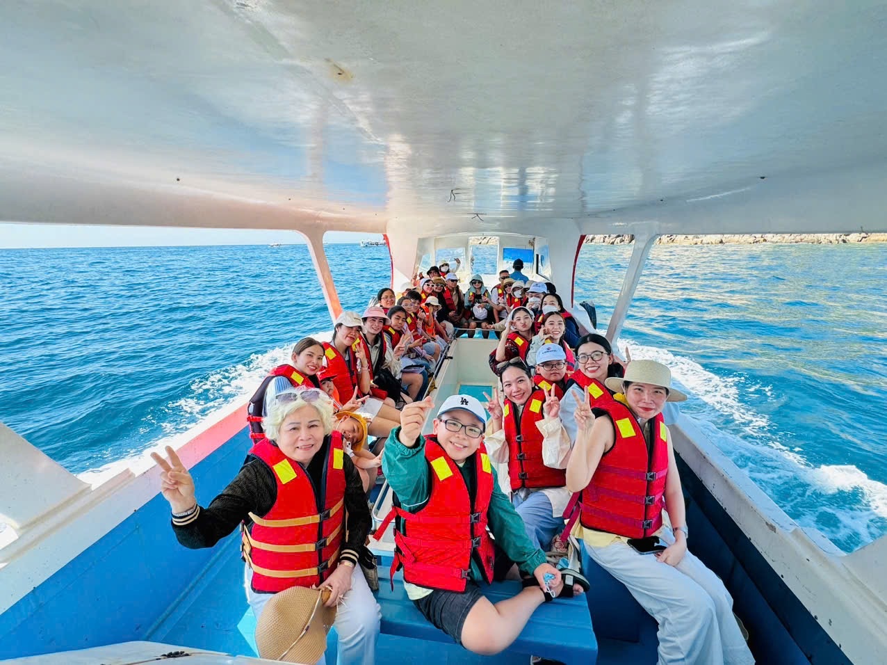 Cá voi xuất hiện, người trẻ rủ nhau đi Vĩnh Hy săn khoảnh khắc hiếm - 7 Cá voi xuất hiện, người trẻ rủ nhau đi Vĩnh Hy săn khoảnh khắc hiếm - 7
