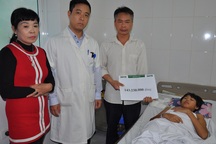 Hơn 143 triệu đồng đến với gia đình người thiếu tá bộ đội có vợ chết, con nguy kịch