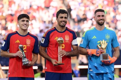 Vượt qua Messi, Rodri giành giải Cầu thủ xuất sắc nhất World Cup 2026