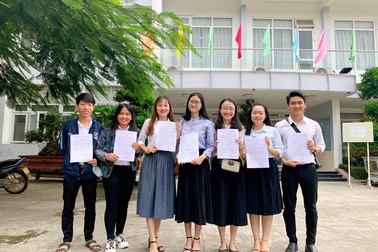 Quảng Nam: 9 sinh viên sư phạm xuất sắc được xét tuyển vào viên chức