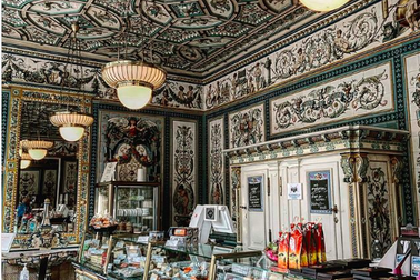 Choáng ngợp vẻ đẹp lộng lẫy của cửa hàng sữa ấn tượng nhất thế giới