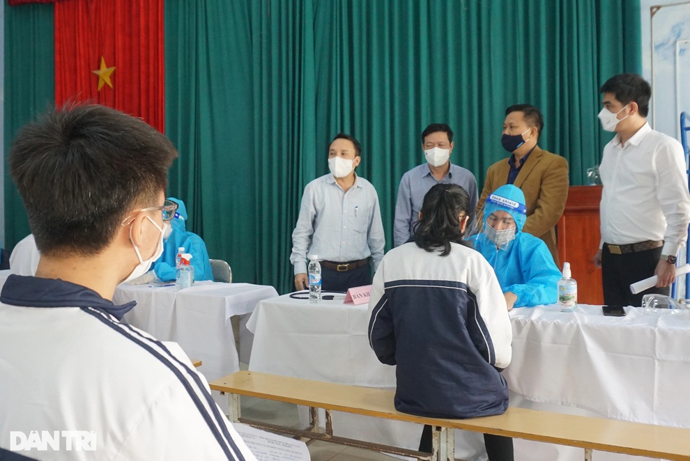 Học sinh Nghệ An háo hức được tiêm vaccine phòng Covid-19 - 7