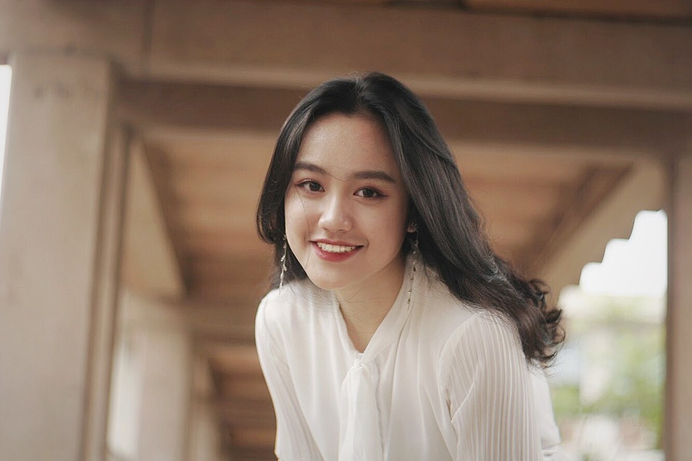Nữ sinh sư phạm lọt tầm ngắm dân mạng nhờ thần thái cuốn hút - 2 Nữ sinh sư phạm lọt tầm ngắm dân mạng nhờ thần thái cuốn hút - 2