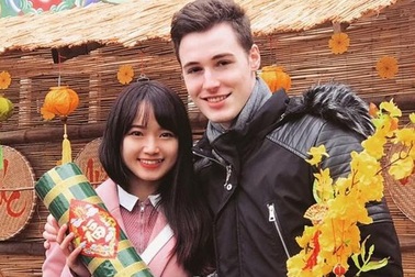 Cô gái Việt “cưa đổ" bạn trai Tây đẹp như người mẫu