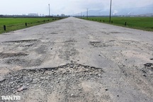 Tuyến đường huyết mạch ở Khu kinh tế Vũng Áng xuống cấp trầm trọng