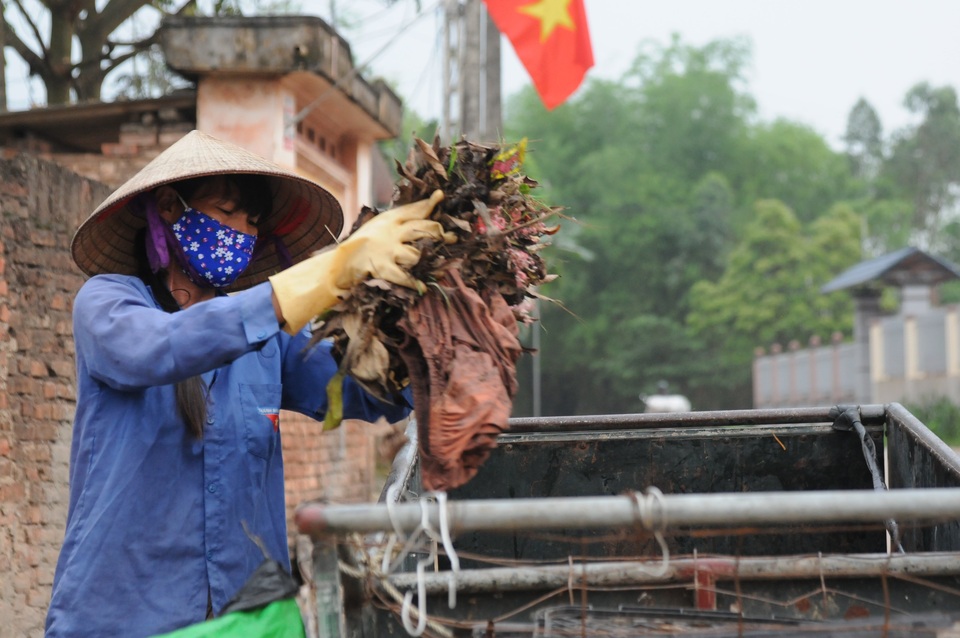 Người mẹ ung thư nghẹn ngào xin các nhà hảo tâm thương 3 đứa con thơ dại - 2 Người mẹ ung thư nghẹn ngào xin các nhà hảo tâm thương 3 đứa con thơ dại - 2