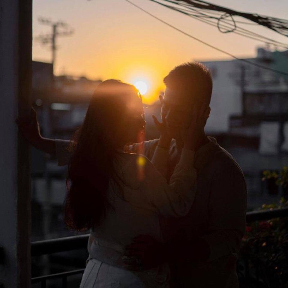 Chuyện tình yêu nảy mầm ở khu cách ly, cưa đổ bằng ly trà sữa - 5 Chuyện tình yêu nảy mầm ở khu cách ly, cưa đổ bằng ly trà sữa - 5