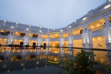 Almaz - Zone 9 kiểu mới cho giới văn phòng