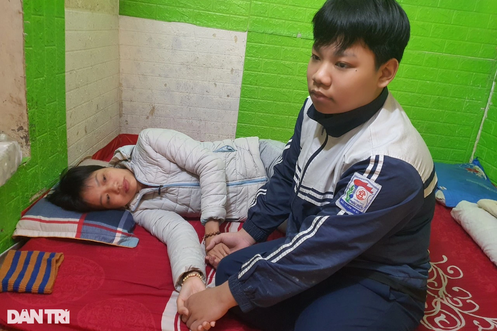 Thương cậu học trò non nớt mồ côi cha, đòi nghỉ học chăm mẹ ung thư ác tính - 7 Thương cậu học trò non nớt mồ côi cha, đòi nghỉ học chăm mẹ ung thư ác tính - 7