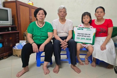 Trao hơn 151 triệu đồng tới người mẹ đơn thân khiếm thị