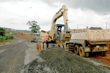 Nợ tràn lan do đâu?