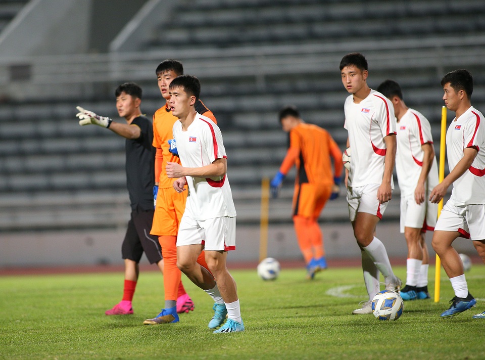 “Đột nhập” buổi tập của U23 Triều Tiên - 7