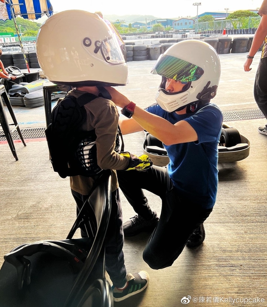 Khả năng phục hồi gương mặt điển trai của Lâm Chí Dĩnh sau tai nạn - 5 Khả năng phục hồi gương mặt điển trai của Lâm Chí Dĩnh sau tai nạn - 5