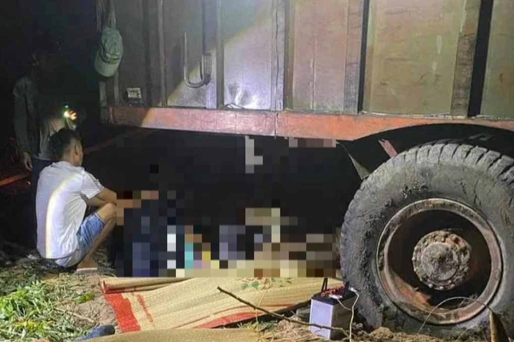 Vụ 2 người bị cán chết khi trú mưa dưới gầm máy kéo: Vì sao xe di chuyển? - 1 Vụ 2 người bị cán chết khi trú mưa dưới gầm máy kéo: Vì sao xe di chuyển? - 1