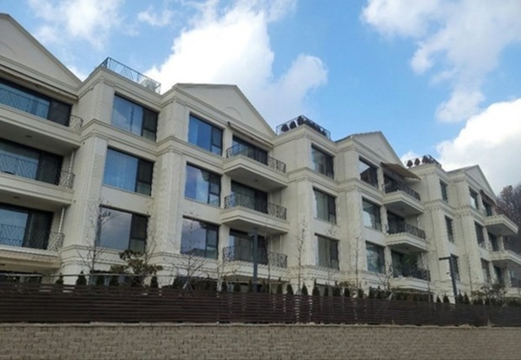 Soi căn biệt thự sang chảnh của Han So Hee tại khu nhà giàu ở Hàn Quốc - 2 Soi căn biệt thự sang chảnh của Han So Hee tại khu nhà giàu ở Hàn Quốc - 2