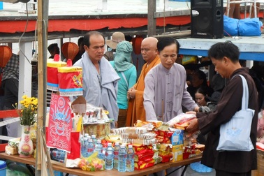 Ngày “xá tội vong nhân” ở phố cổ Hội An