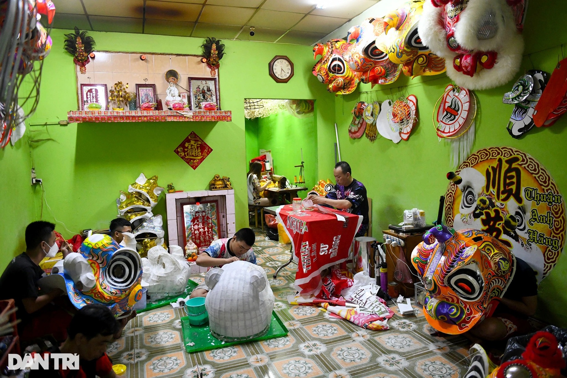 Xưởng đầu lân ở TPHCM tất bật sản xuất dịp Tết, thu trăm triệu mỗi tháng - 1 Xưởng đầu lân ở TPHCM tất bật sản xuất dịp Tết, thu trăm triệu mỗi tháng - 1