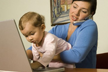 Các bà mẹ có biết cân bằng công việc và gia đình? 