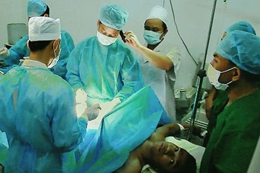 Phẫu thuật trực tuyến cứu chiến sĩ Trường Sa viêm ruột thừa