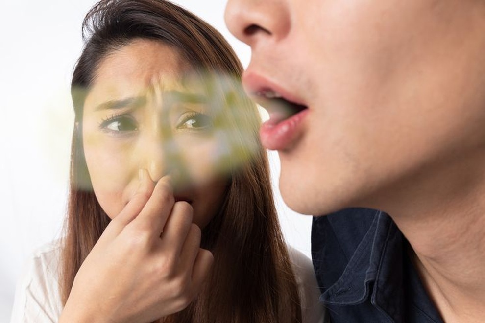Lời khuyên từ bác sĩ để giảm tình trạng hôi miệng ở người niềng răng sau ăn - 1 Lời khuyên từ bác sĩ để giảm tình trạng hôi miệng ở người niềng răng sau ăn - 1