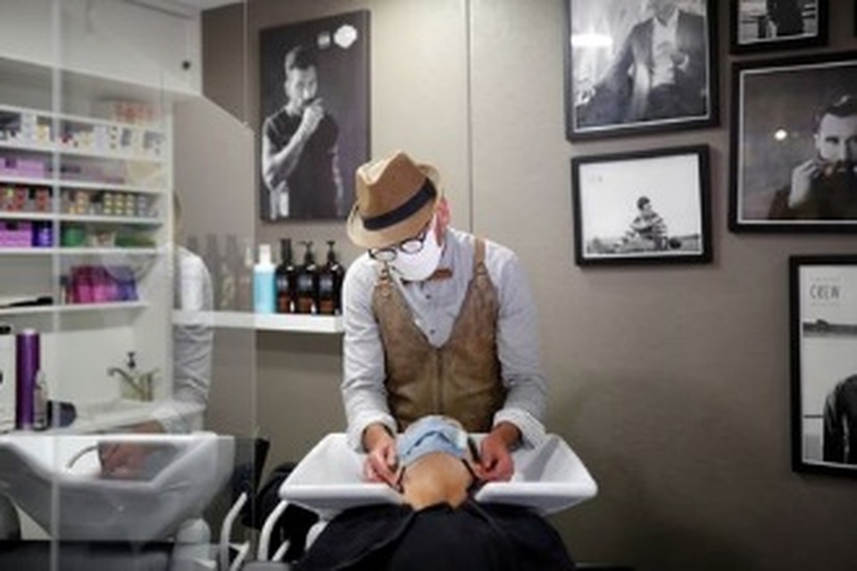 Tiệm cắt tóc mở cửa lúc nửa đêm - 2 Tiệm cắt tóc mở cửa lúc nửa đêm - 2