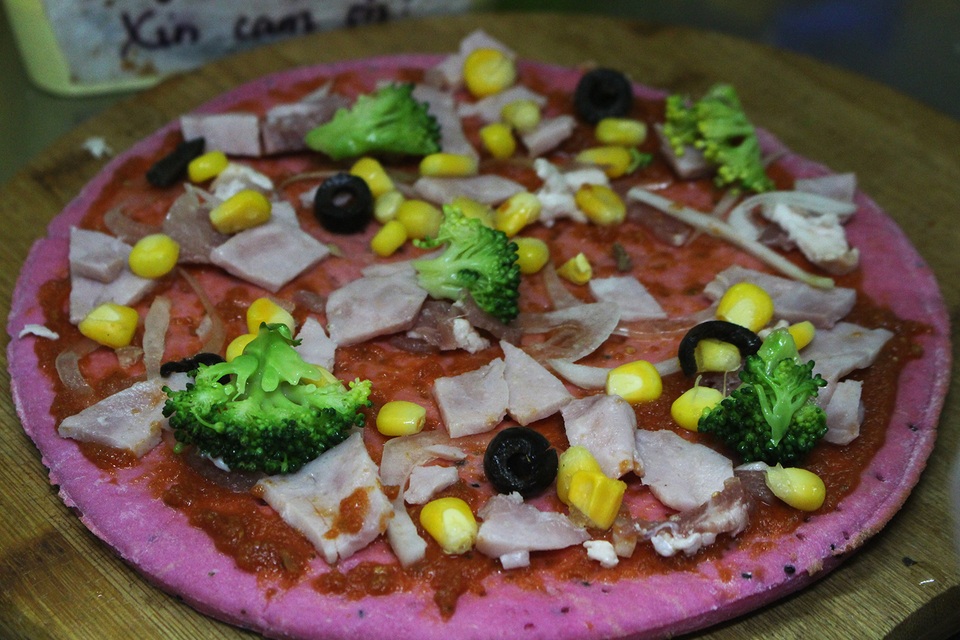Độc đáo bánh pizza làm từ quả thanh long - 4 Độc đáo bánh pizza làm từ quả thanh long - 4