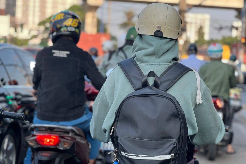 Nữ sinh phóng xe máy 600 cây số về Tết, cha mẹ nuốt không trôi cơm - 1