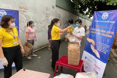 "Tấm lòng mùa dịch, san sẻ yêu thương" đến với người dân TPHCM