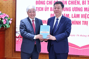 Chủ tịch Ủy ban TW MTTQ Việt Nam thăm NXB Chính trị quốc gia Sự thật