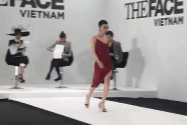 "Hết hồn" với dàn thí sinh nam mặc váy, đi guốc, “uốn éo” catwalk