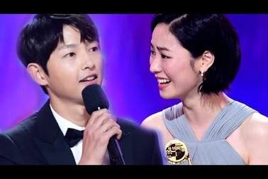 Song Joong Ki tương tác ăn ý với Jeon Yeo Bin