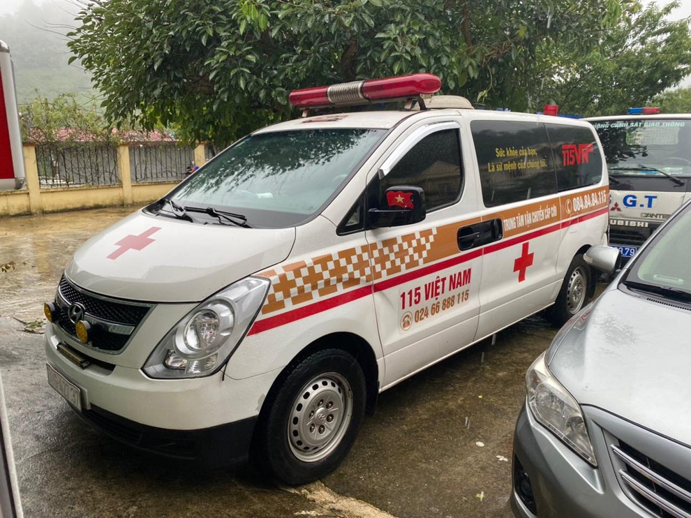 Thu 300.000 đồng/người, xe cứu thương nhét 12 người ở Bắc Ninh về Sơn La - 1 Thu 300.000 đồng/người, xe cứu thương nhét 12 người ở Bắc Ninh về Sơn La - 1